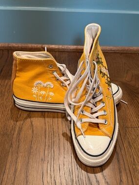 Converse Mustard hand embroidered High-Top Sneakers